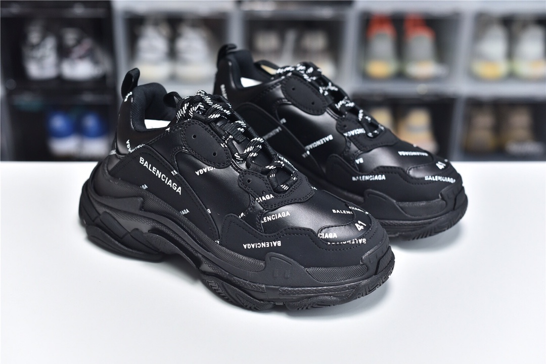 Balenciaga is available in all sizes. You cannot place an order on the website. You can contact customer service to purchase.BLGA Triple S