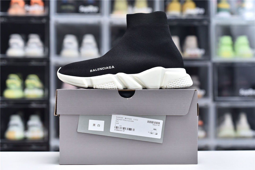 Balenciaga is available in all sizes. You cannot place an order on the website. You can contact customer service to purchase.BLGA Speed