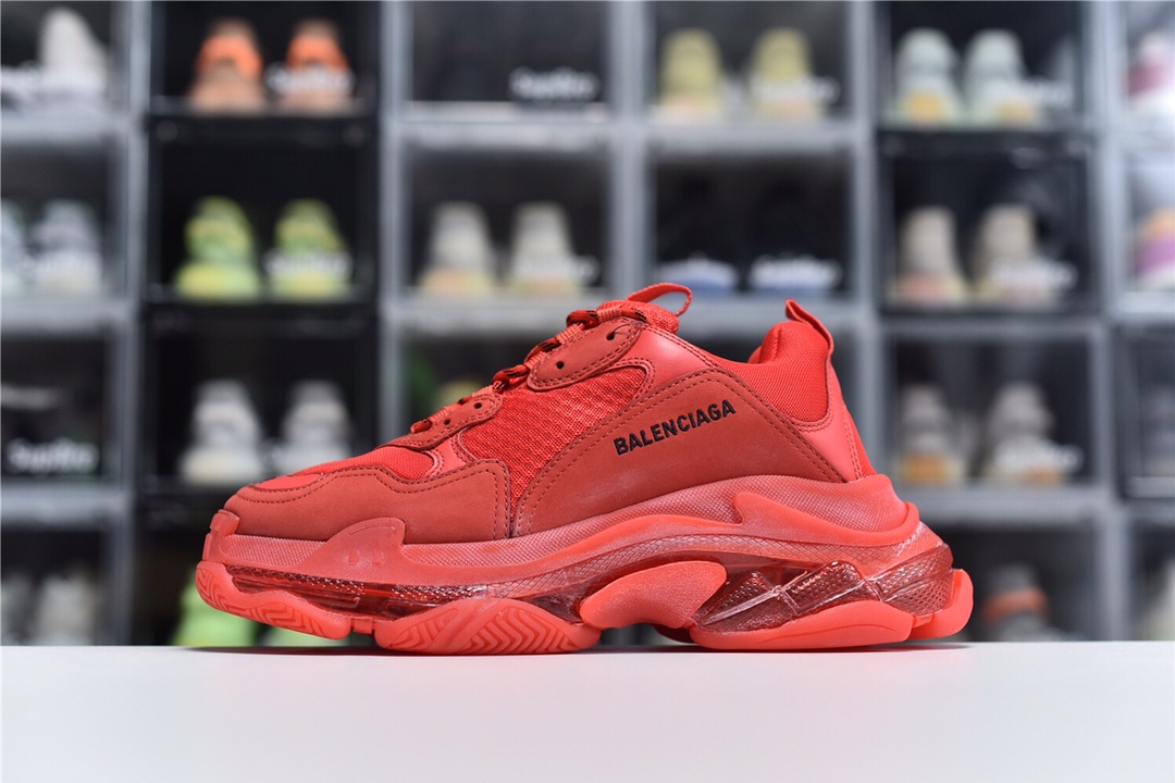 Balenciaga is available in all sizes. You cannot place an order on the website. You can contact customer service to purchase.BLGA Triple S