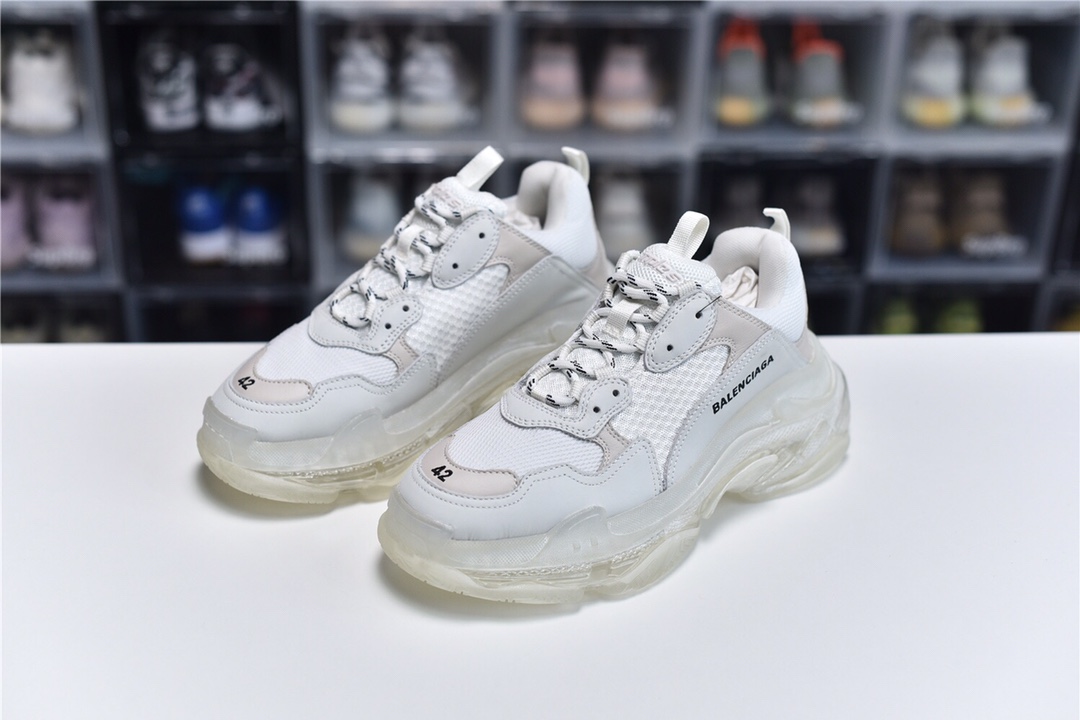 Balenciaga is available in all sizes. You cannot place an order on the website. You can contact customer service to purchase.BLGA Triple S