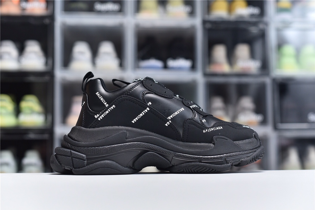 Balenciaga is available in all sizes. You cannot place an order on the website. You can contact customer service to purchase.BLGA Triple S