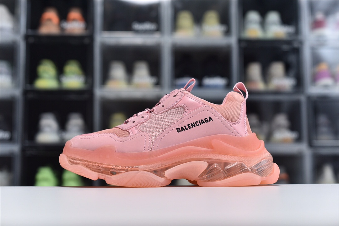 Balenciaga is available in all sizes. You cannot place an order on the website. You can contact customer service to purchase.BLGA Triple S