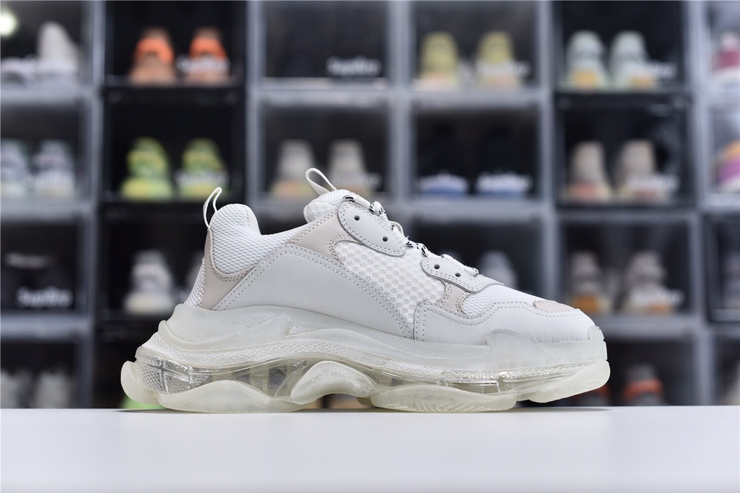 Balenciaga is available in all sizes. You cannot place an order on the website. You can contact customer service to purchase.BLGA Triple S