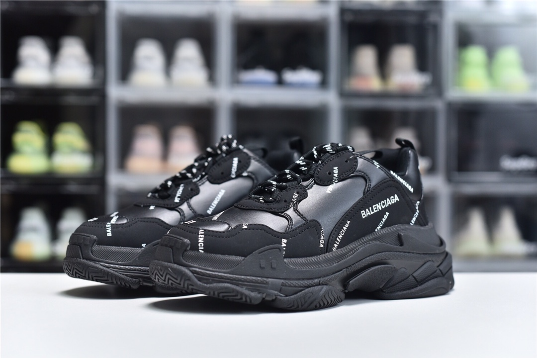 Balenciaga is available in all sizes. You cannot place an order on the website. You can contact customer service to purchase.BLGA Triple S