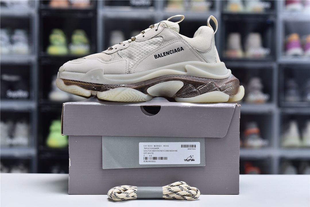 Balenciaga is available in all sizes. You cannot place an order on the website. You can contact customer service to purchase.BLGA Triple S