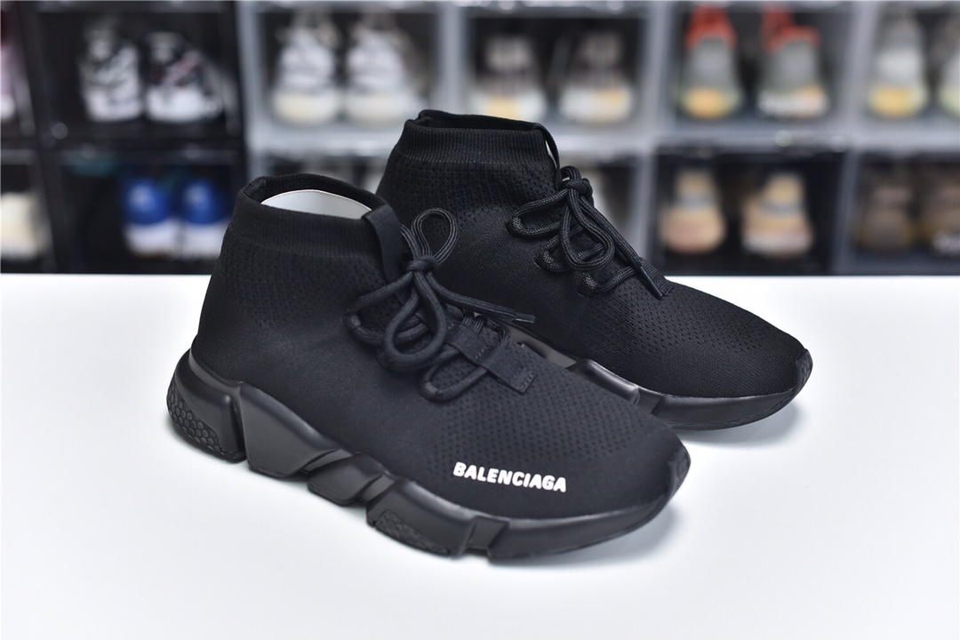 Balenciaga is available in all sizes. You cannot place an order on the website. You can contact customer service to purchase.BLGA Speed