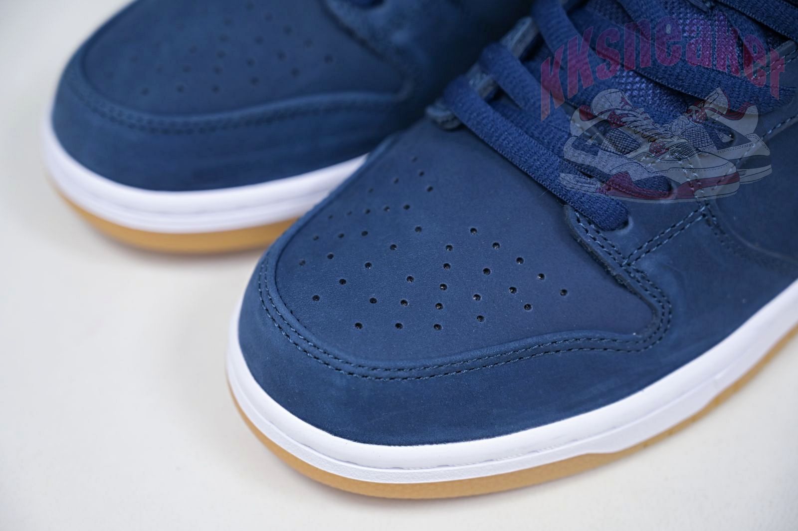 Nike Dunk SB Low Pro Iso "Navy Gum"