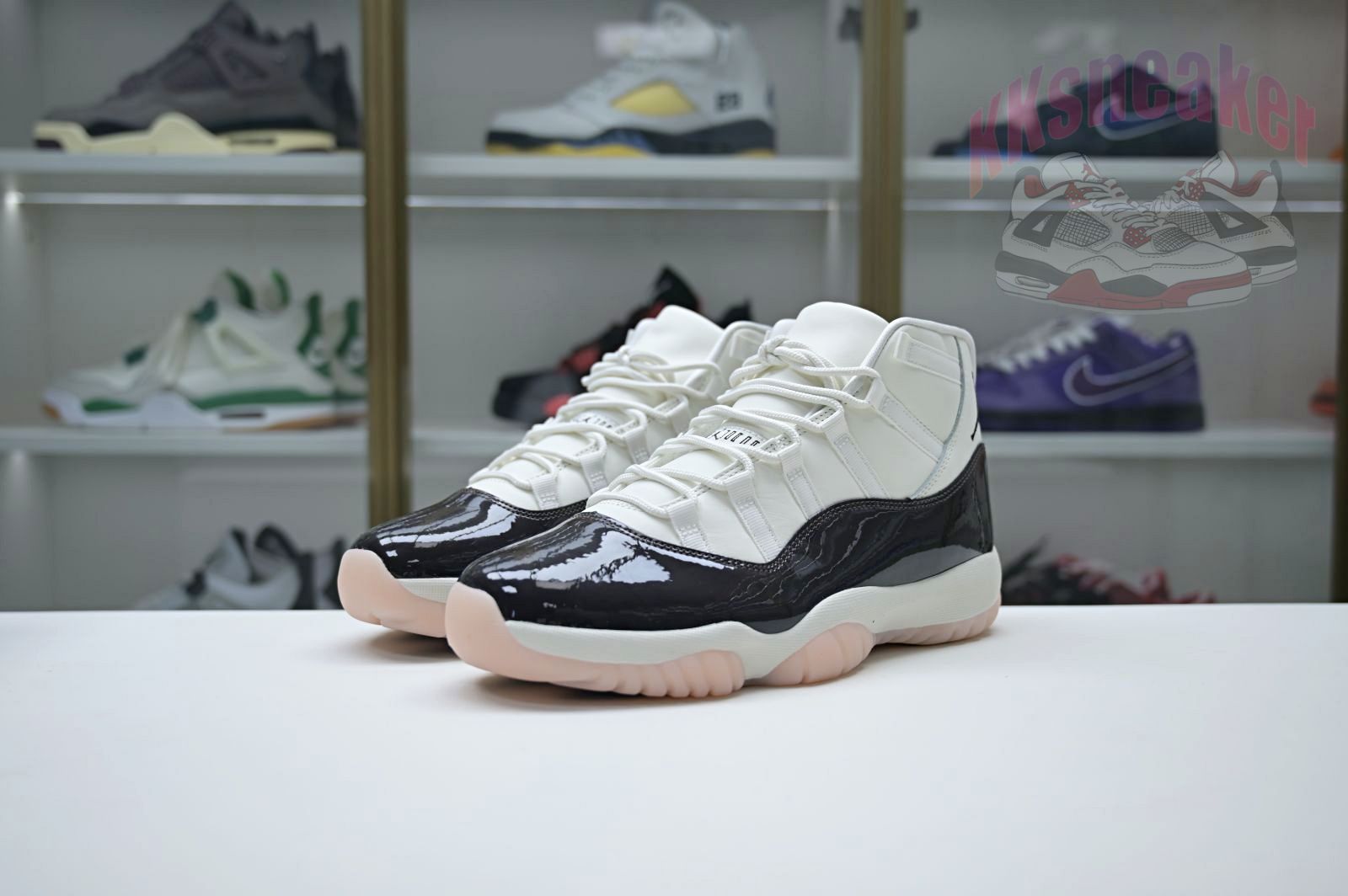 Air Jordan 11 "Neapolitan"