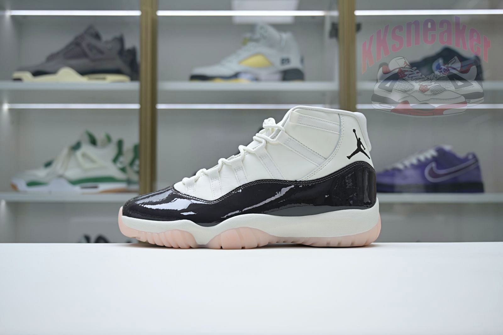 Air Jordan 11 "Neapolitan"