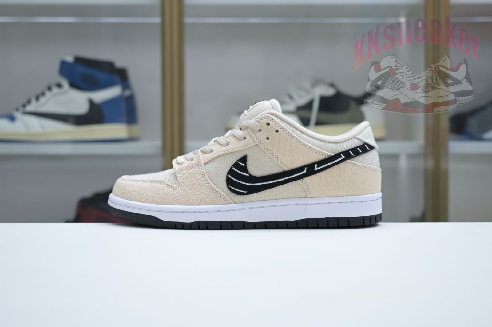 Albino & Preto x Nike Dunk SB Low Pro "Pearl White"