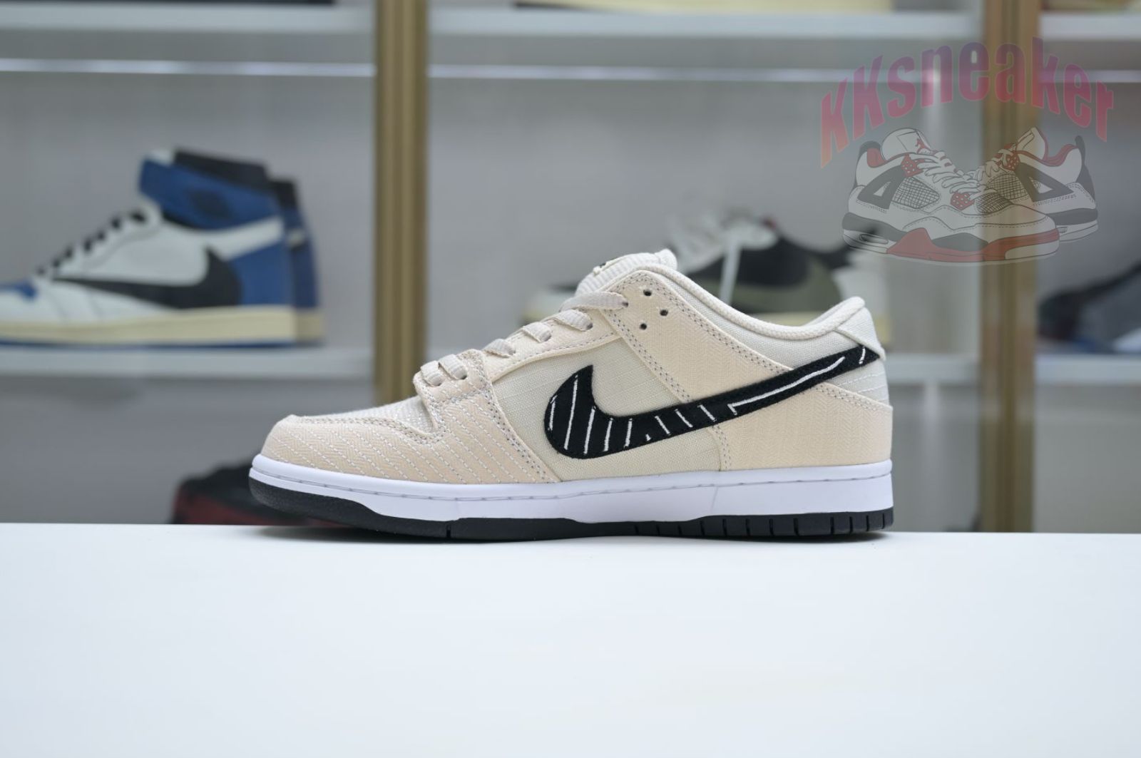 Albino & Preto x Nike Dunk SB Low Pro "Pearl White"