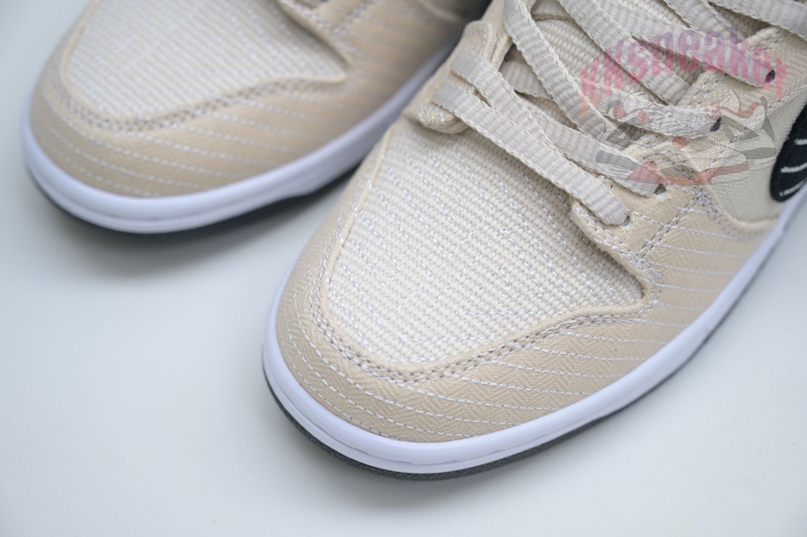 Albino & Preto x Nike Dunk SB Low Pro "Pearl White"