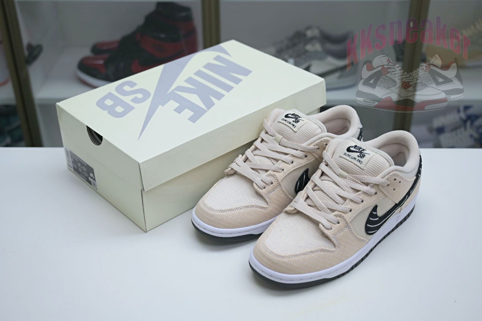 Albino & Preto x Nike Dunk SB Low Pro "Pearl White"