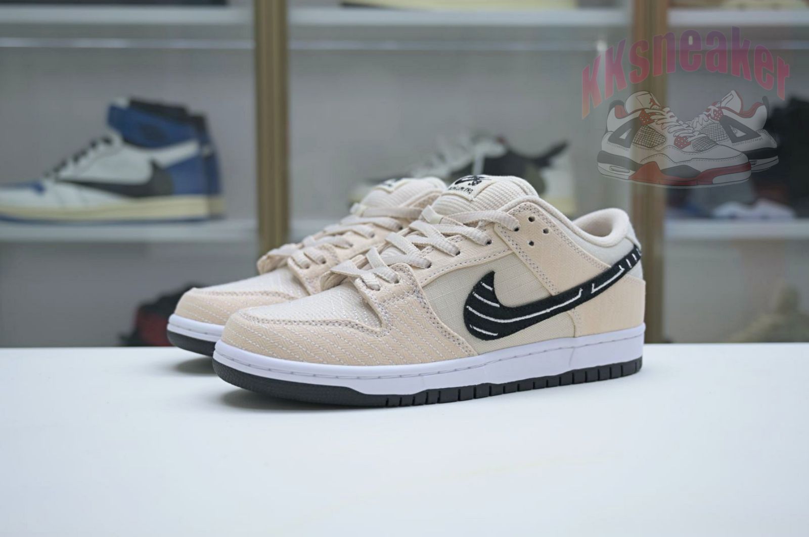 Albino & Preto x Nike Dunk SB Low Pro "Pearl White"