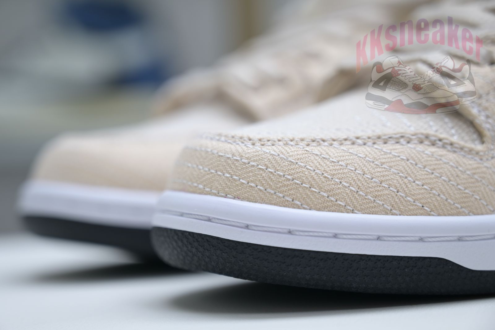 Albino & Preto x Nike Dunk SB Low Pro "Pearl White"