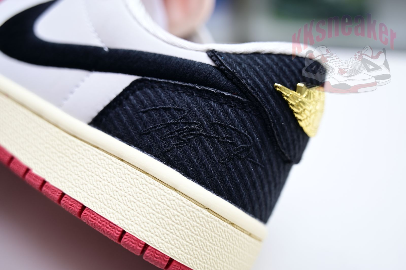 Trophy Room x Jordan Air Jordan 1 Low OG “Away”