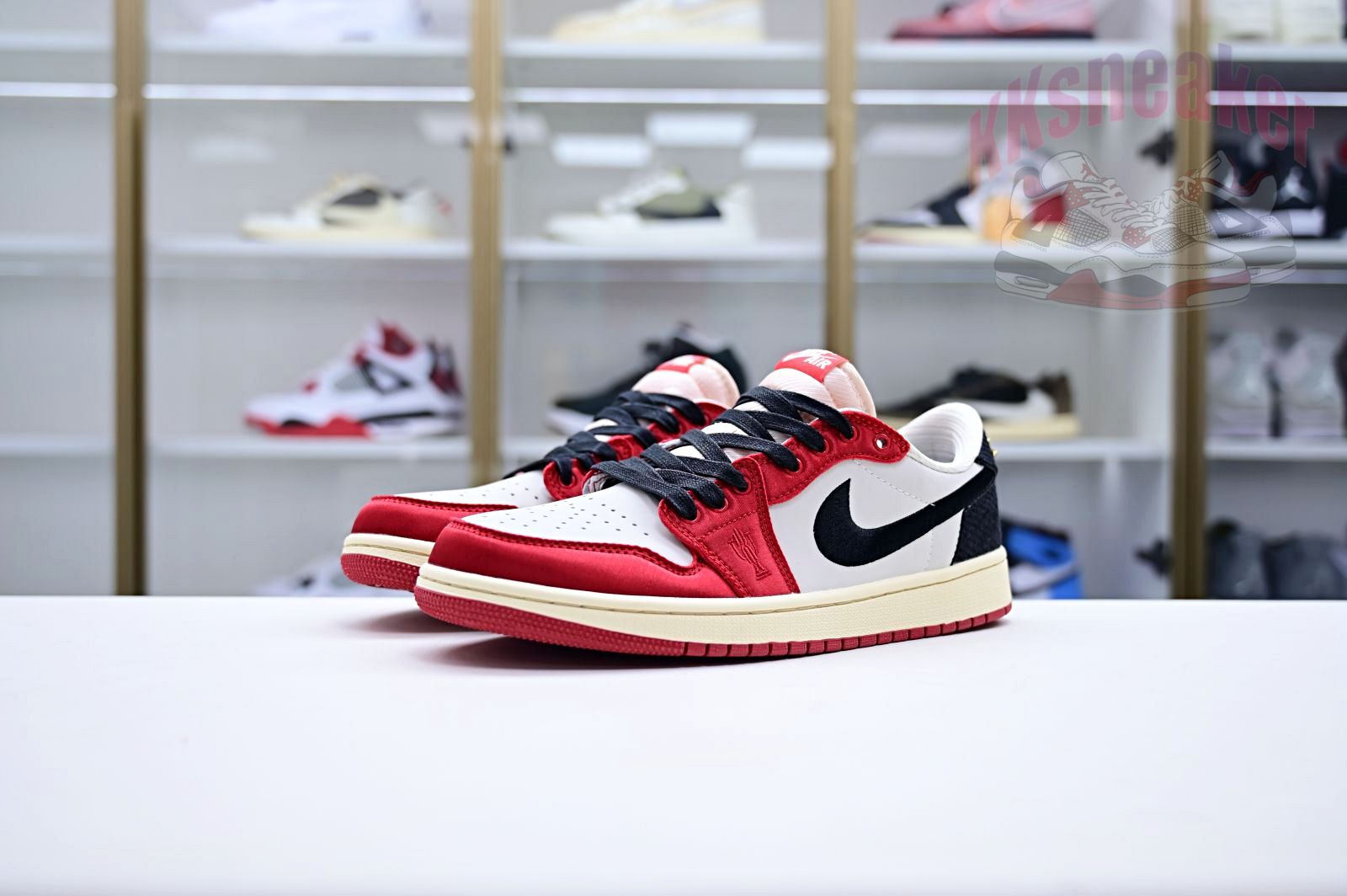 Trophy Room x Jordan Air Jordan 1 Low OG “Away”