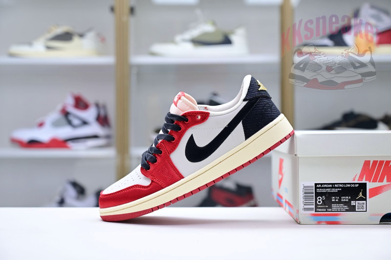 Trophy Room x Jordan Air Jordan 1 Low OG “Away”