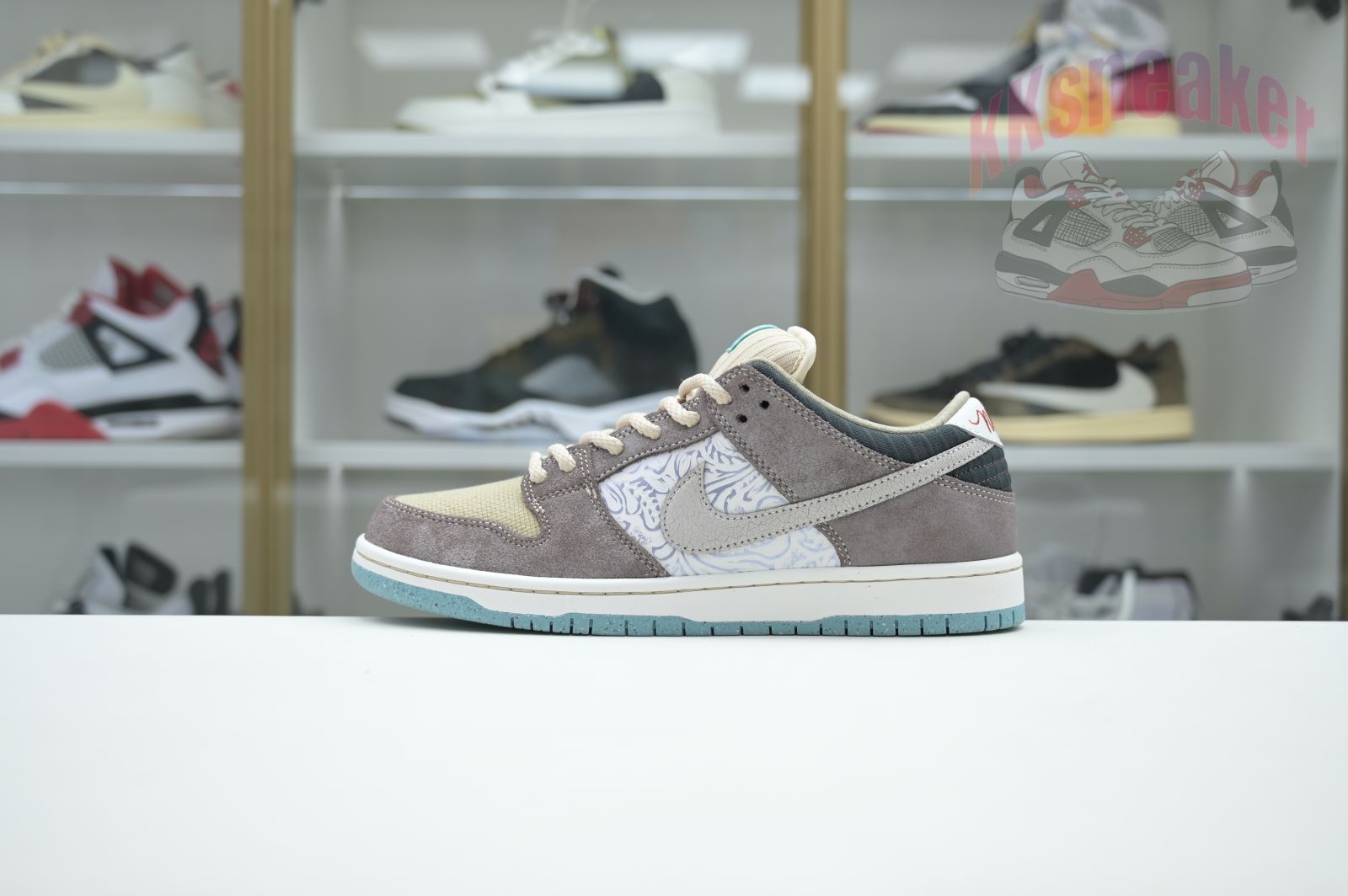 Nike SB Dunk Low"Big Money Savings"