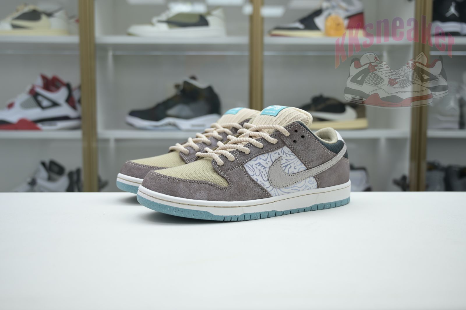 Nike SB Dunk Low"Big Money Savings"