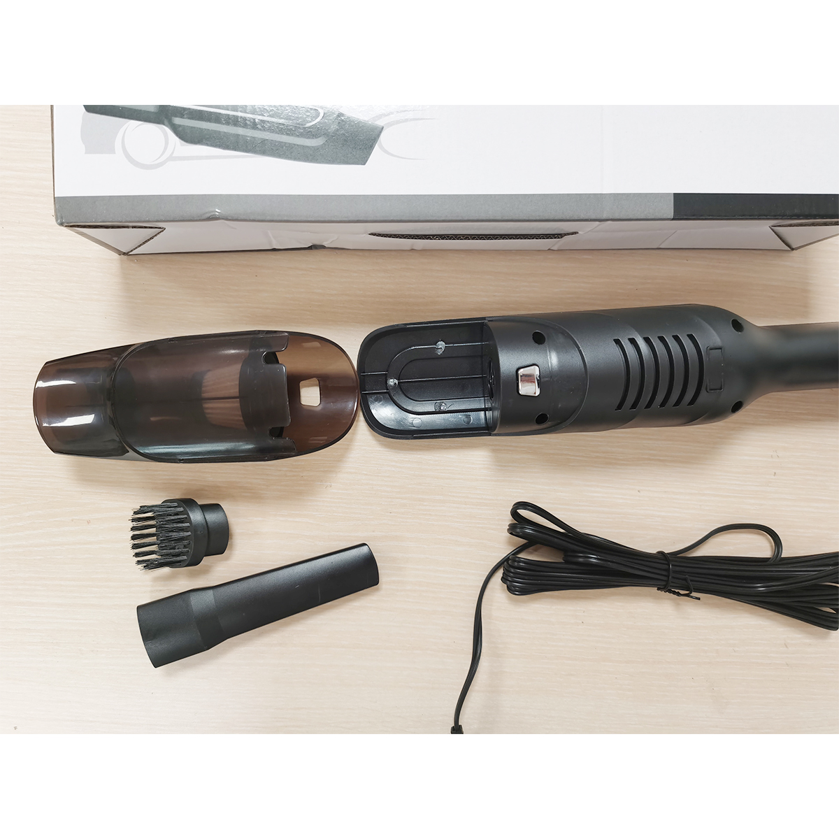 Wired car vacuum cleaner 3m power cord  easy to use and clean with good quality and price