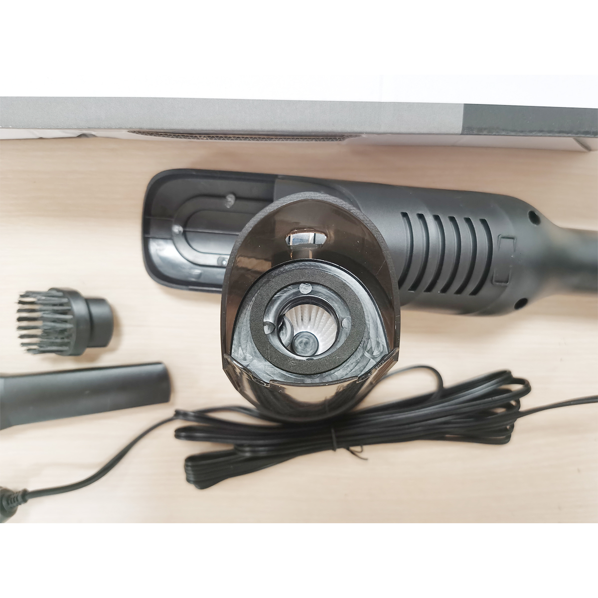 Wired car vacuum cleaner 3m power cord  easy to use and clean with good quality and price