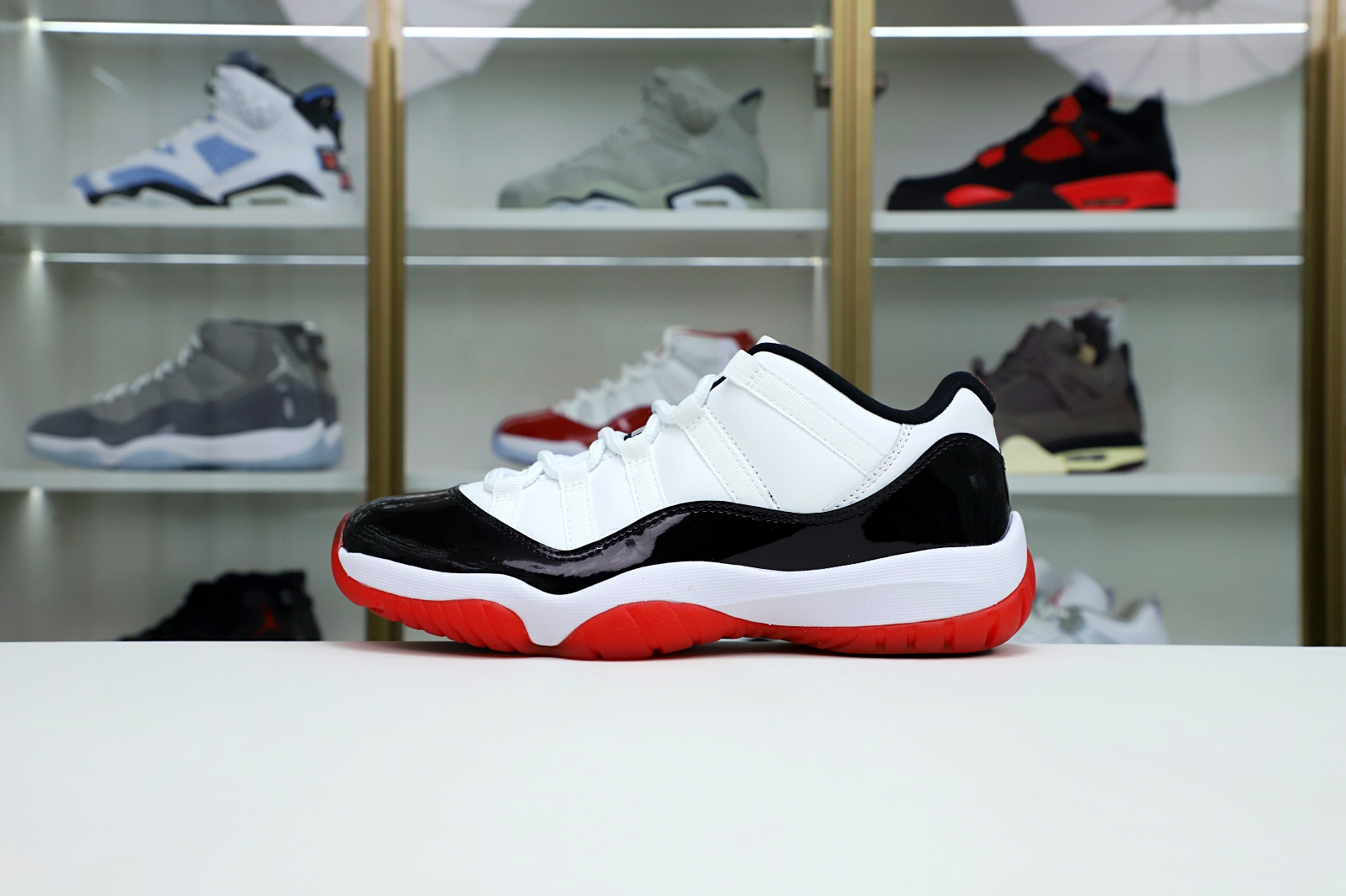 AIR JORDAN 11 LOW WHITE BRED