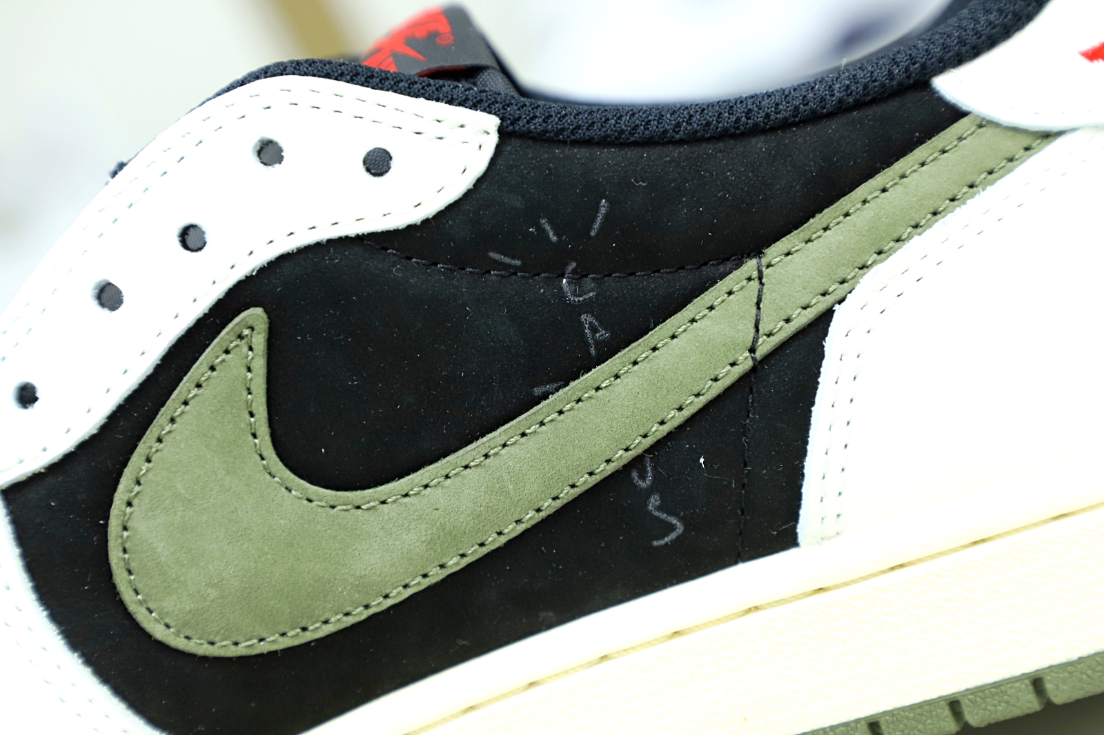 TRAVIS SCOTT X NIKE AIR JORDAN 1 LOW OG “Olive”