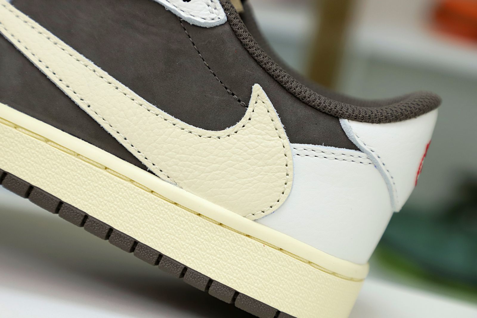 TRAVIS SCOTT X AIR JORDAN 1 LOW OG REVERSE MOCHA