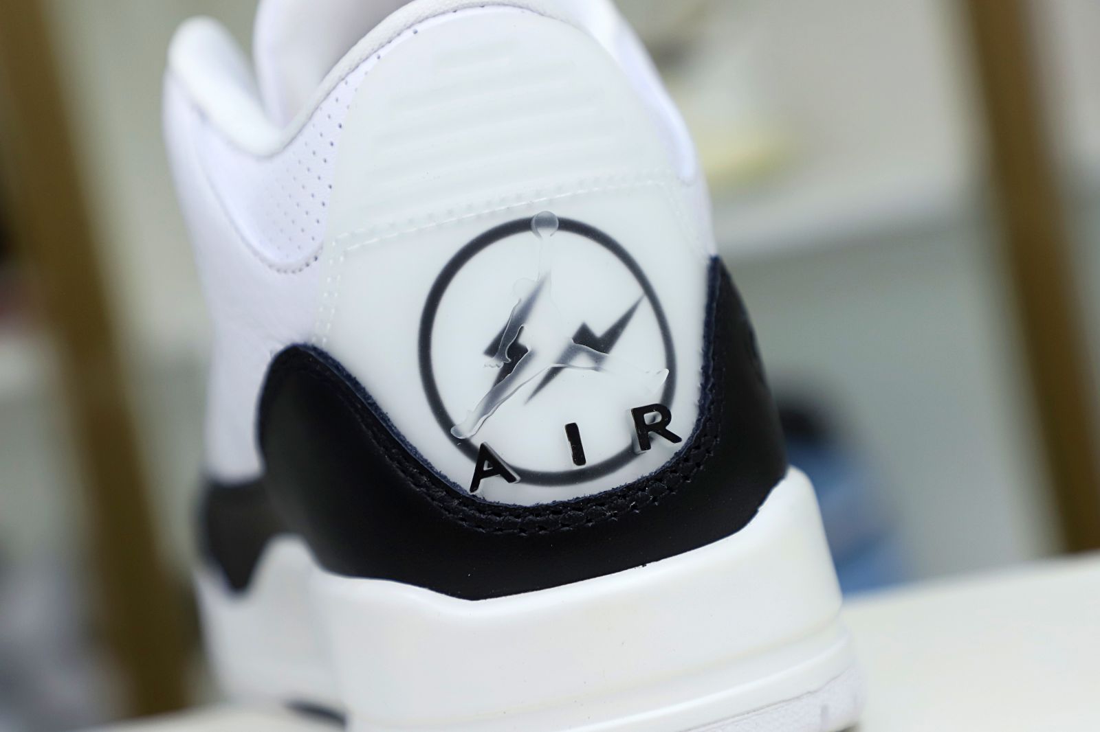 FRAGMENT DESIGN X AIR JORDAN 3 RETRO SP 