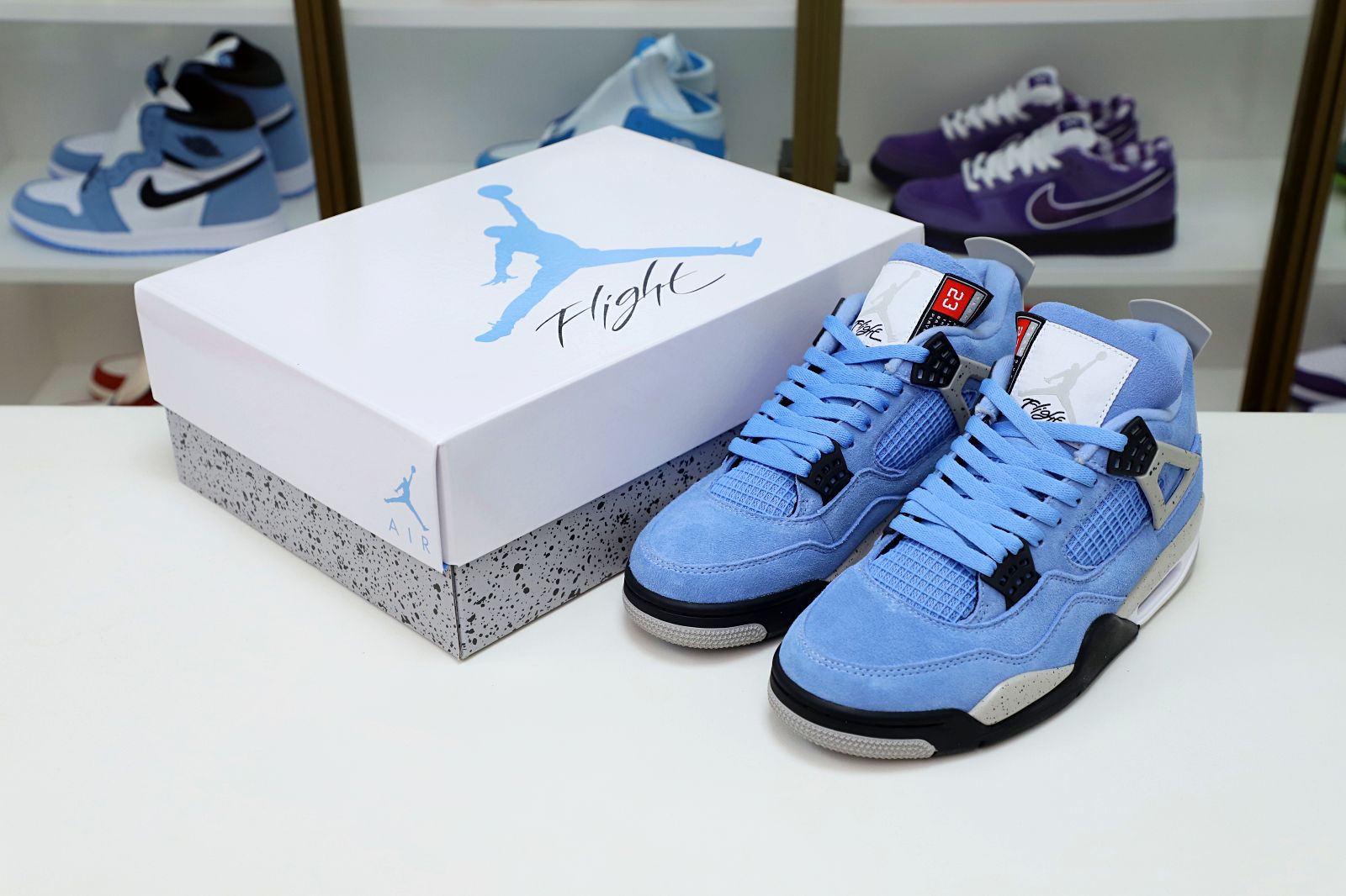 AIR JORDAN 4 UNIVERSITY BLUE