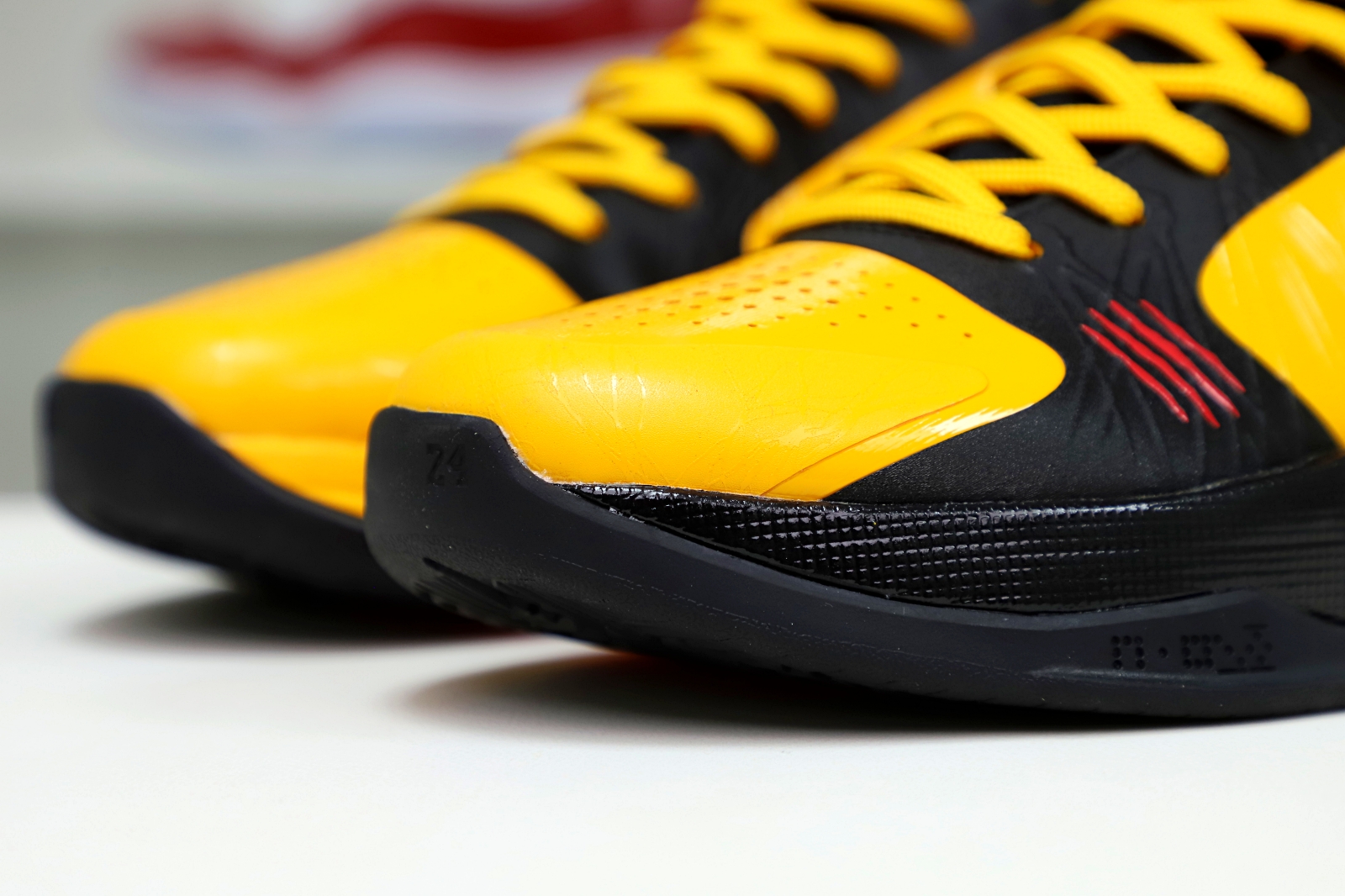 NIKE ZOOM KOBE 5 BRUCE LEE