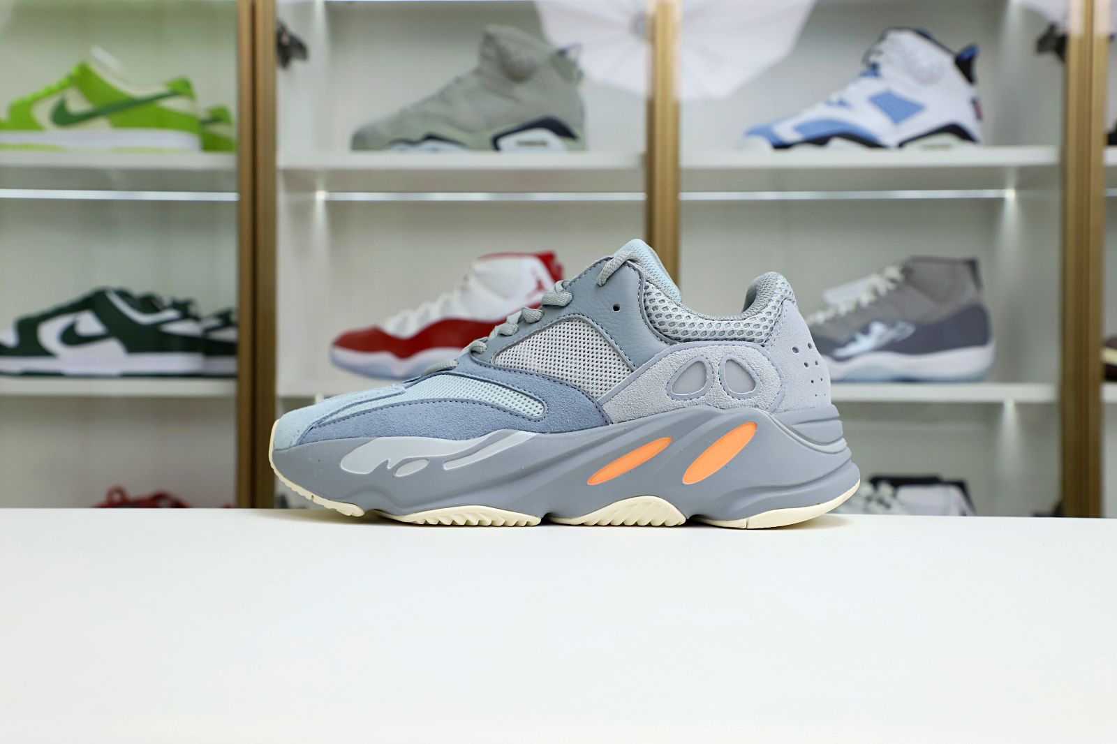 YEEZY BOOST 700 