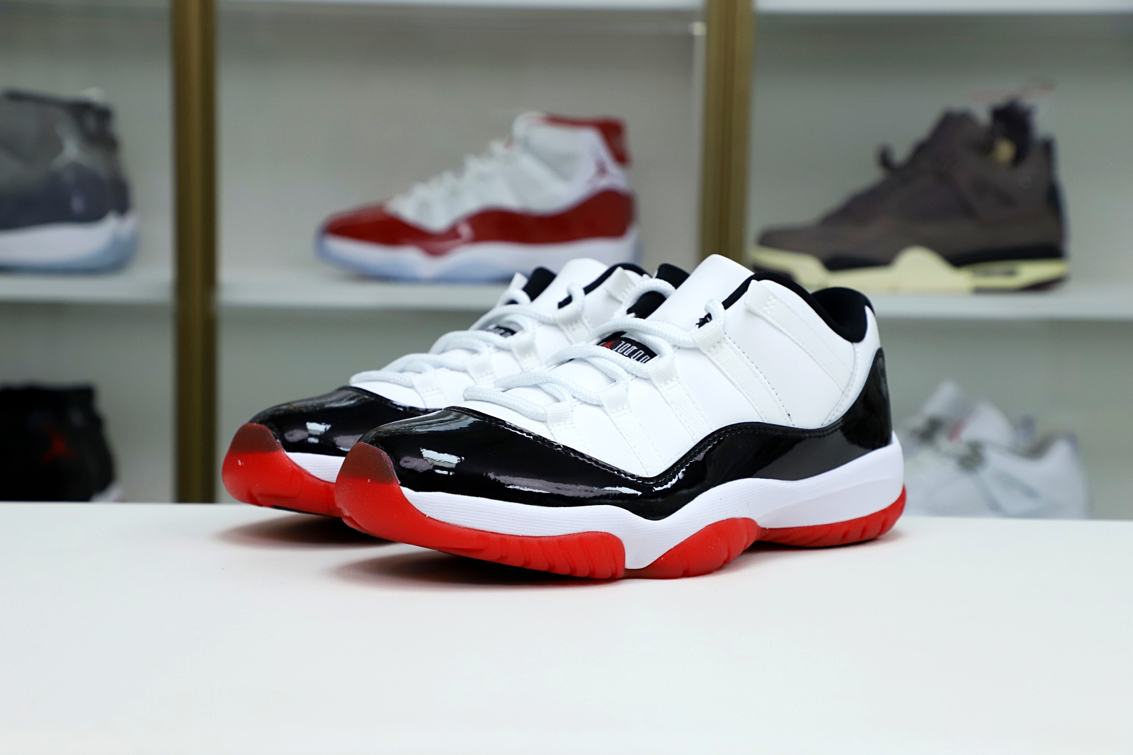 AIR JORDAN 11 LOW WHITE BRED