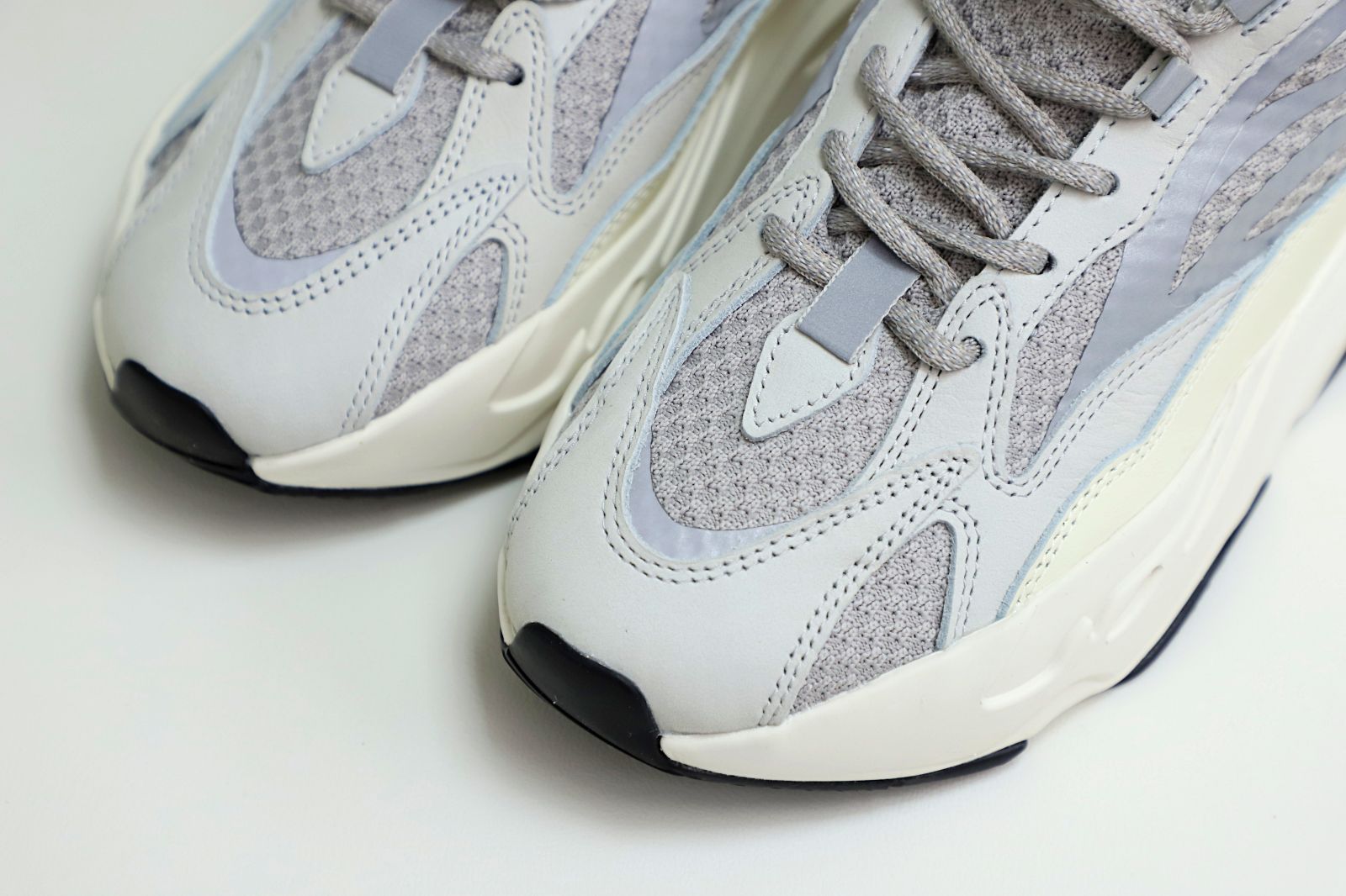 YEEZY BOOST 700 V2 