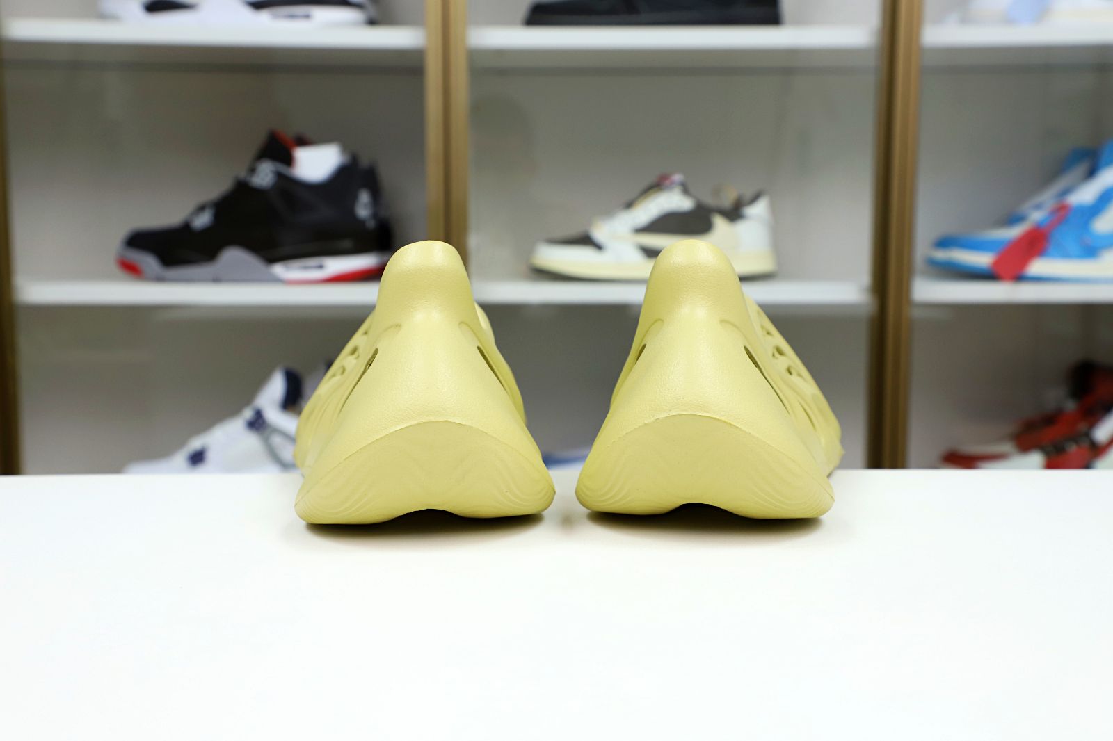 Yeezy Foam Runner "Sulfur"