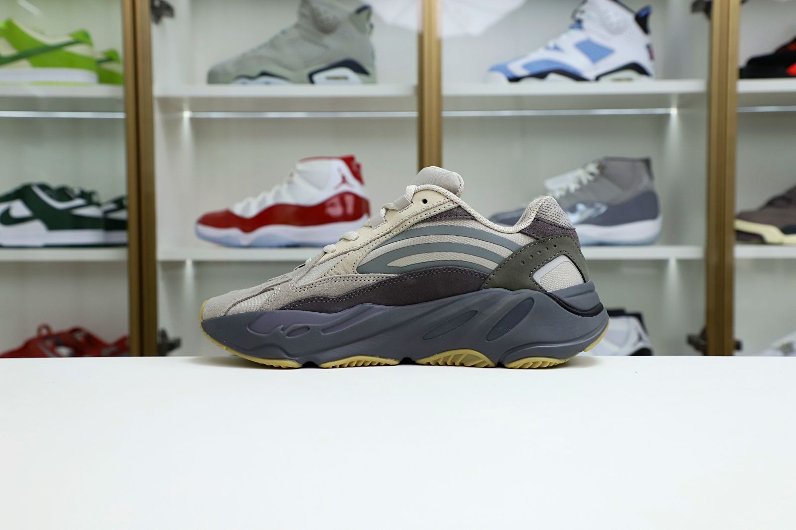 Yeezy boost 700 V2 Tephra