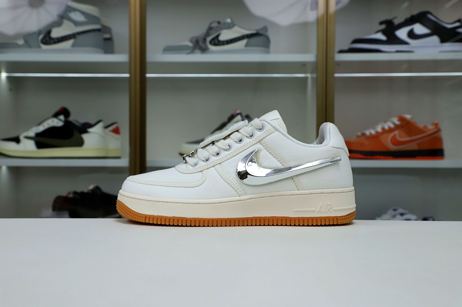 TRAVIS SCOTT X AIR FORCE 1 