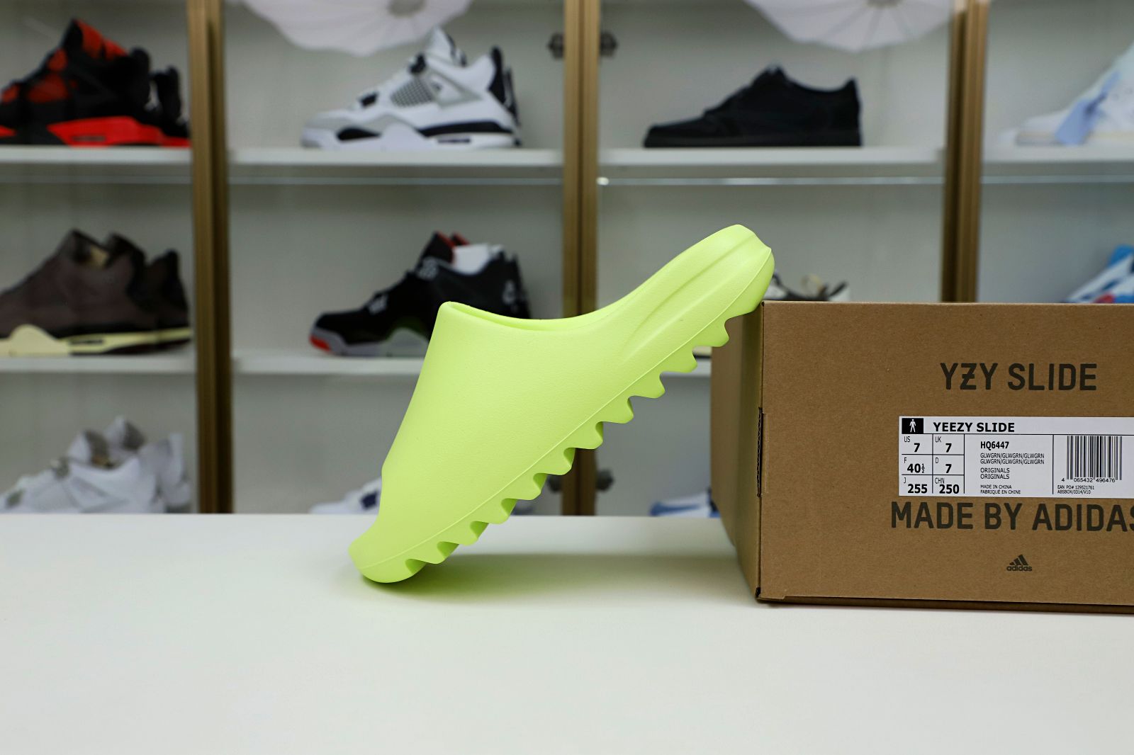 Yeezy Slide "glow green" HQ6447