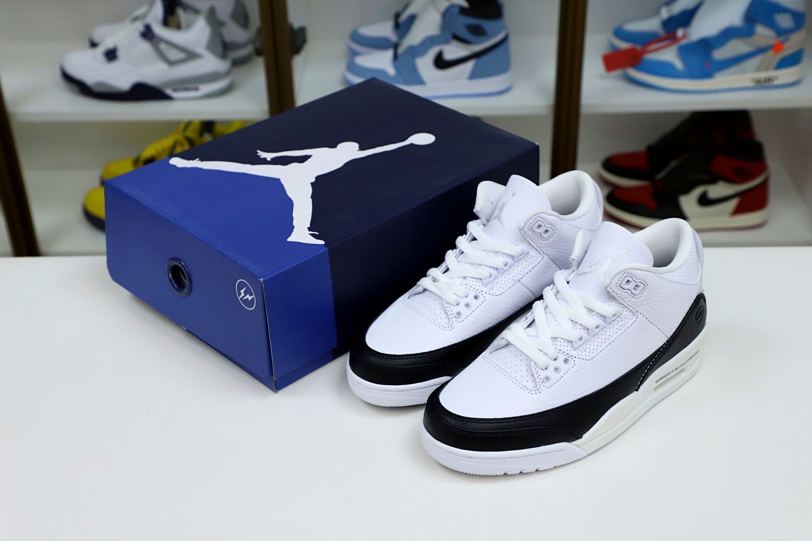 FRAGMENT DESIGN X AIR JORDAN 3 RETRO SP 