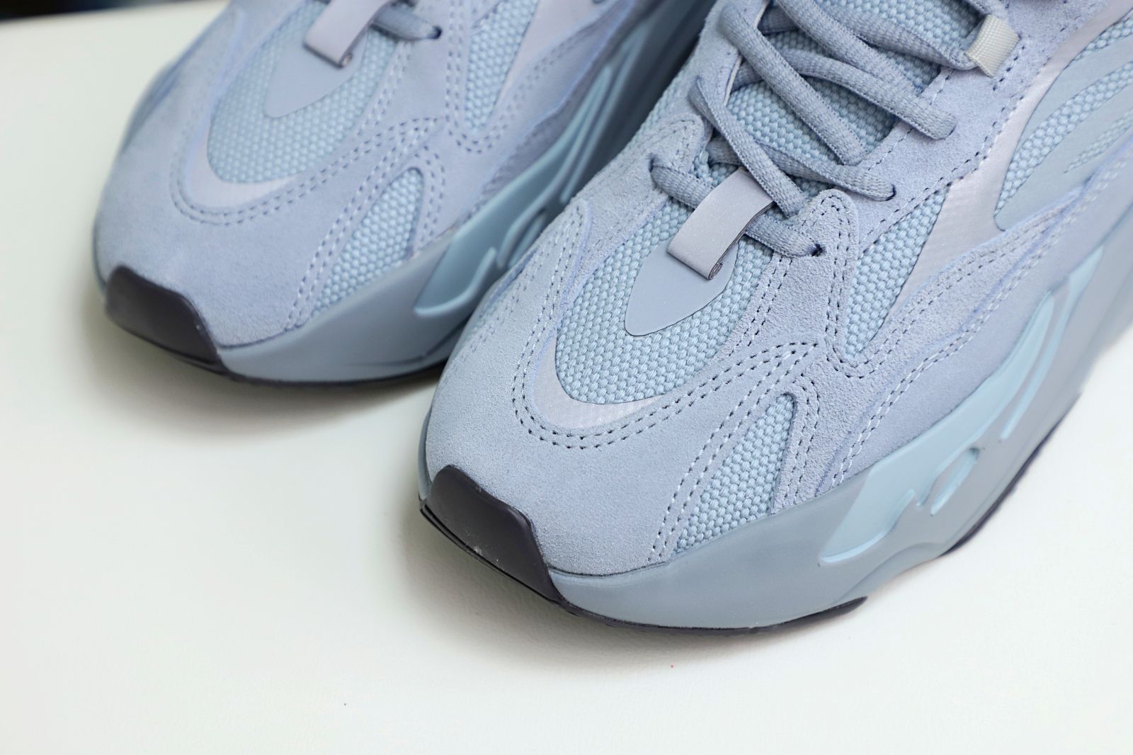 Yeezy boost 700 v2 hospita blue