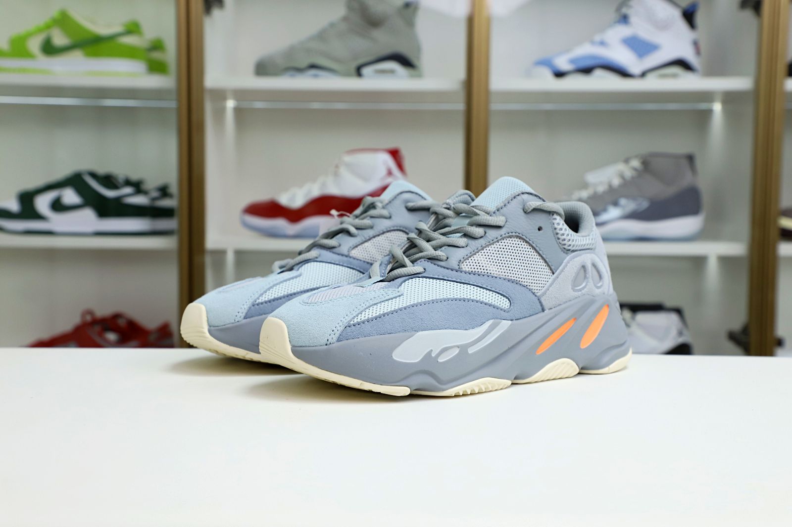 YEEZY BOOST 700 