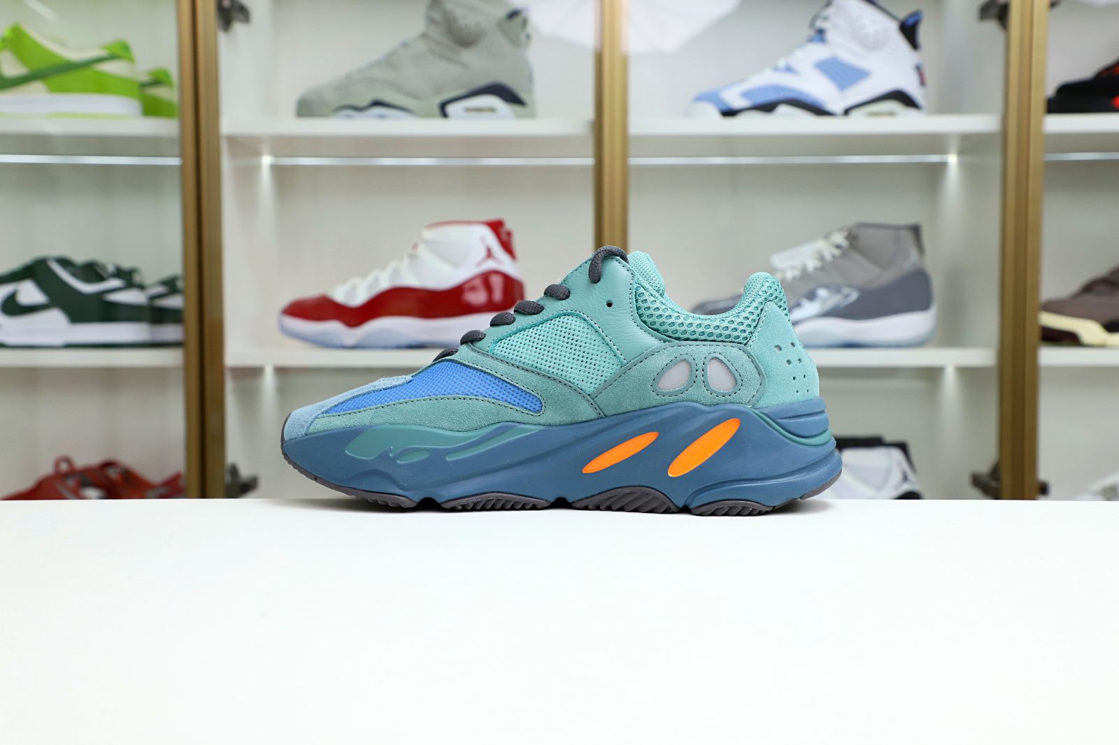 Yeezy boost 700 "Faded