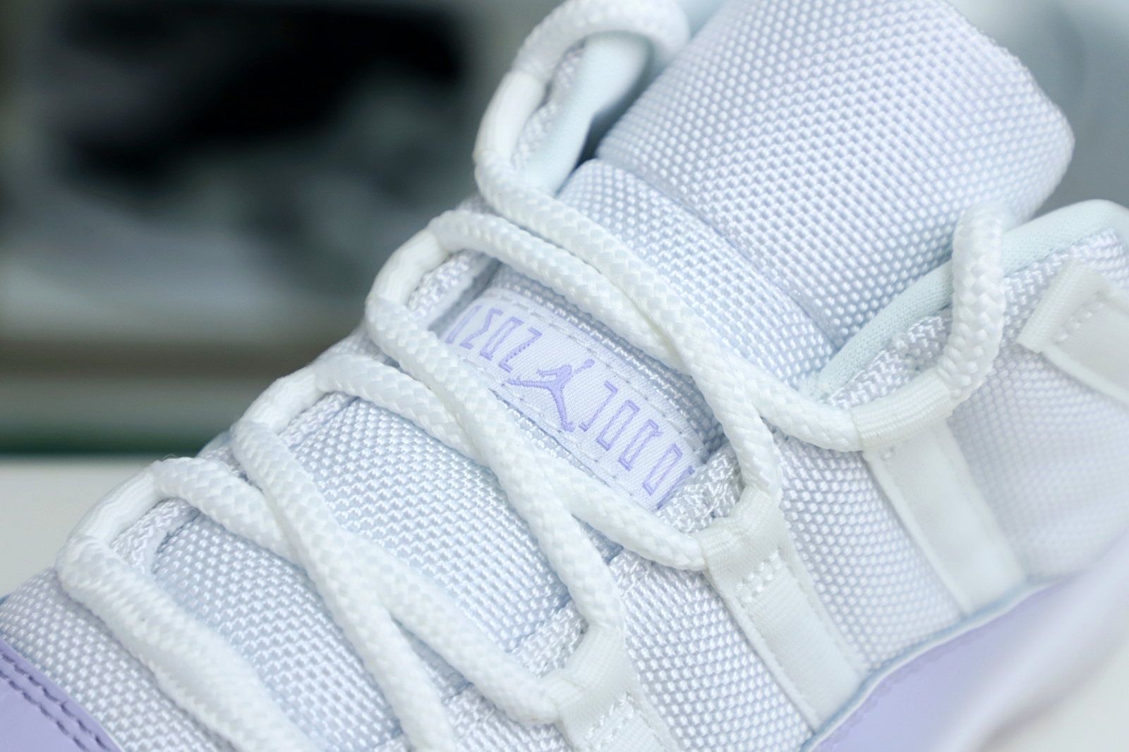 AIR JORDAN 11 LOW PURE VIOLET