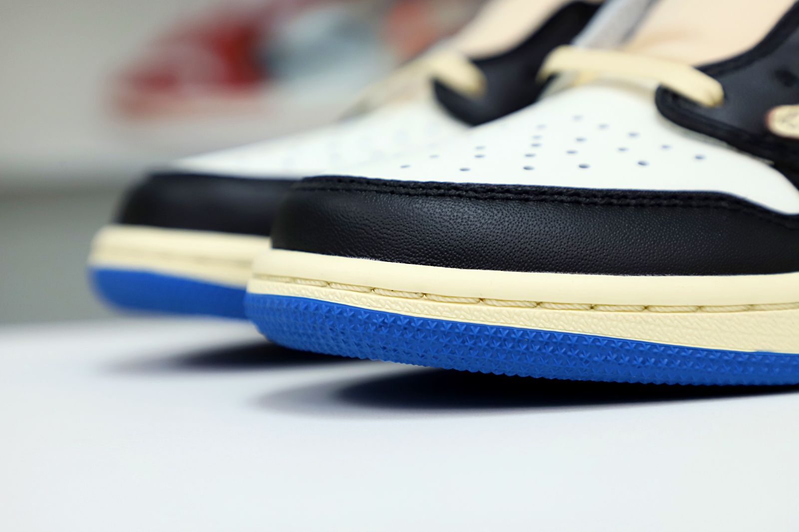 FRAGMENT DESIGN X TRAVIS SCOTT X AIR JORDAN 1 LOW