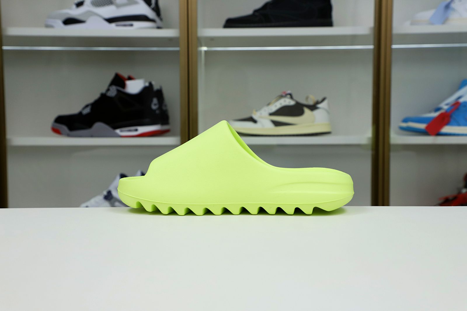 Yeezy Slide "glow green" HQ6447