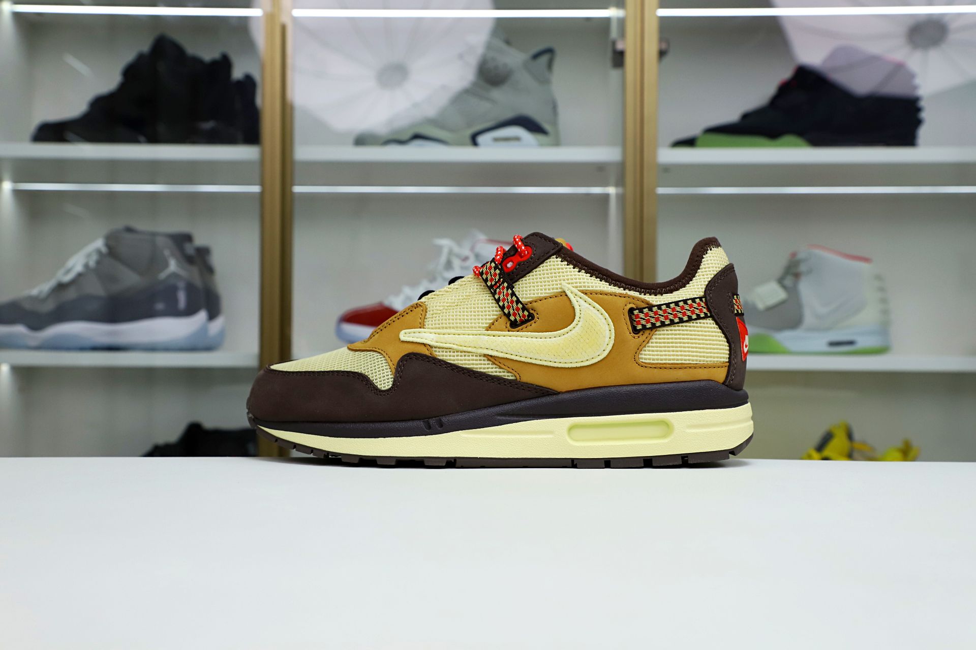 TRAVIS SCOTT NIKE AIR MAX 1 READY