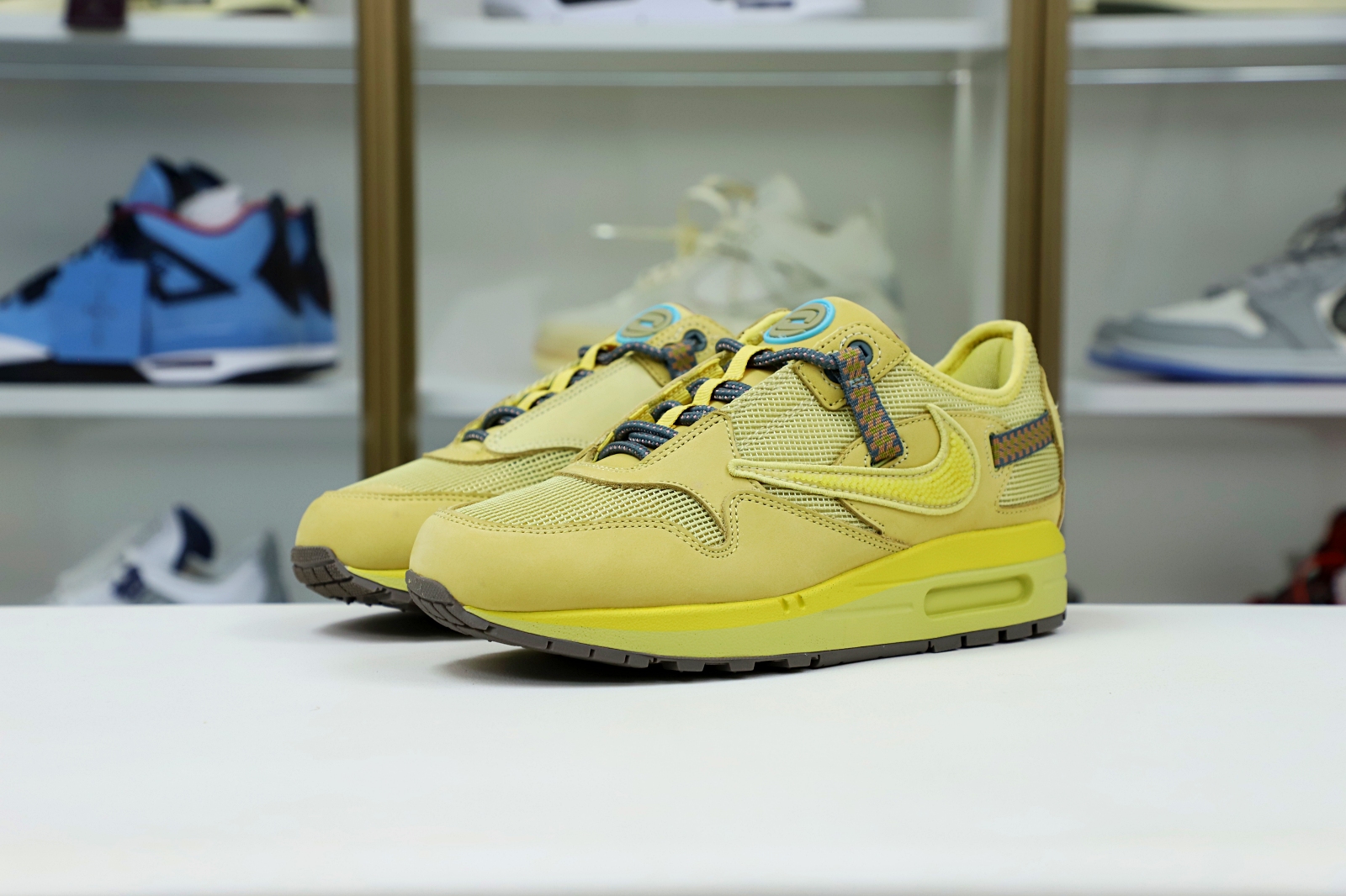 TRAVIS SCOTT X NIKE AIR MAX 1 WHEAT DO9392-700