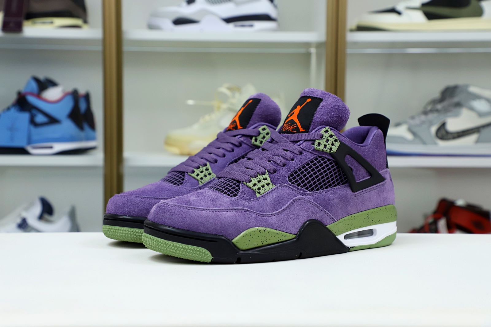 TRAVIS SCOTT X AIR JORDAN 4 PURPLE