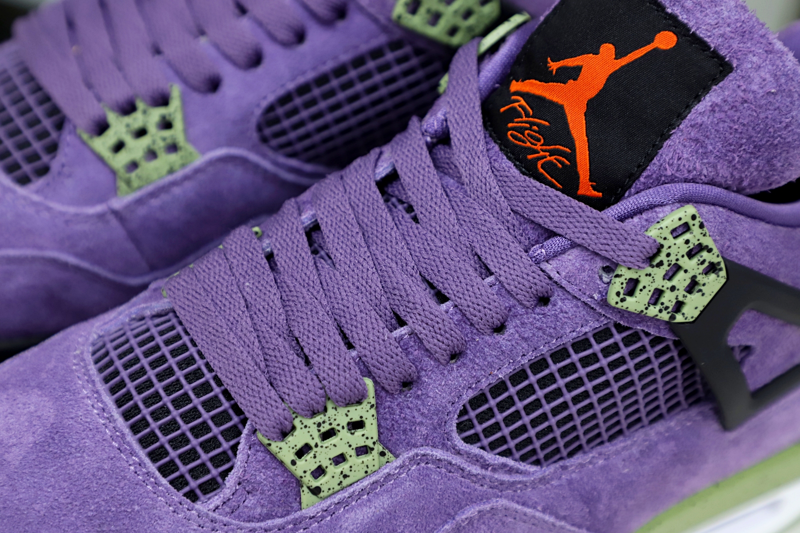 TRAVIS SCOTT X AIR JORDAN 4 PURPLE